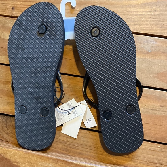 Gap flip flops - Picture 2 of 4